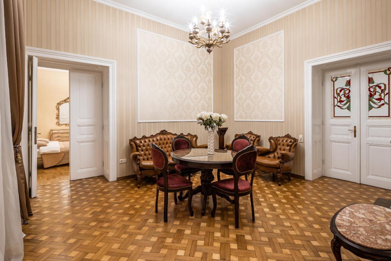 3 Bedrooms Royal Italian Style In An Austrian Building, Parking, Balcony Лвив Екстериор снимка